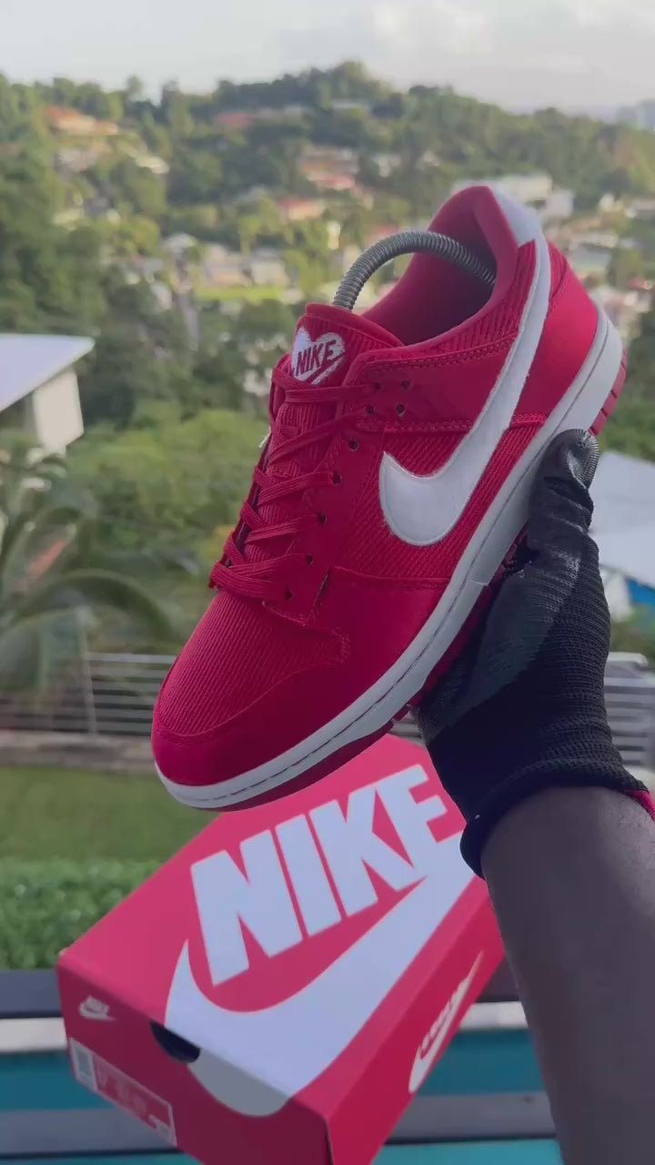 Nike Dunk Low (Valentines Day)
